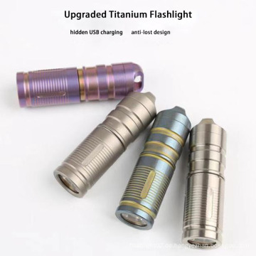 Survival Titanium LED -Taschenlampe mit eingraviertem Logo